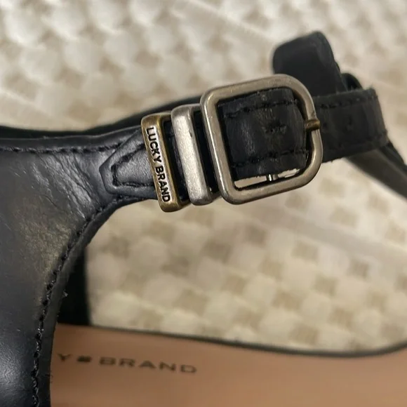 Lucky Brand Black Annamae Leather Wedge Thong Sandals - Picture 8 of 10